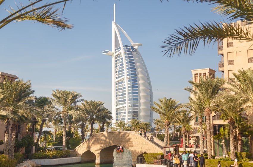  Découvrez le Tour Dubai : Une merveille architecturale qui défie les limites du ciel